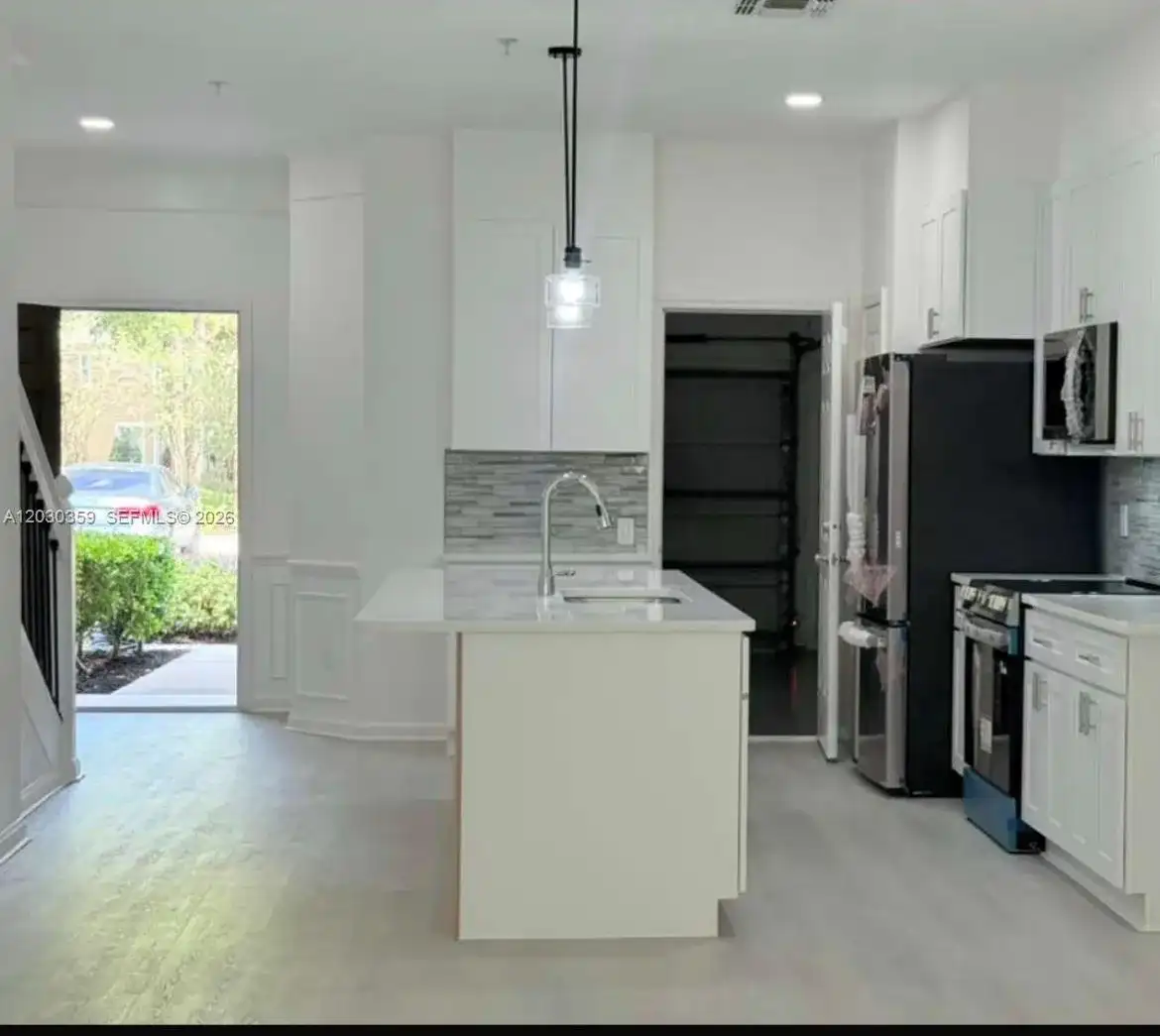 6388 Castelven # 104, Other City - In The State Of Florida FL 32835