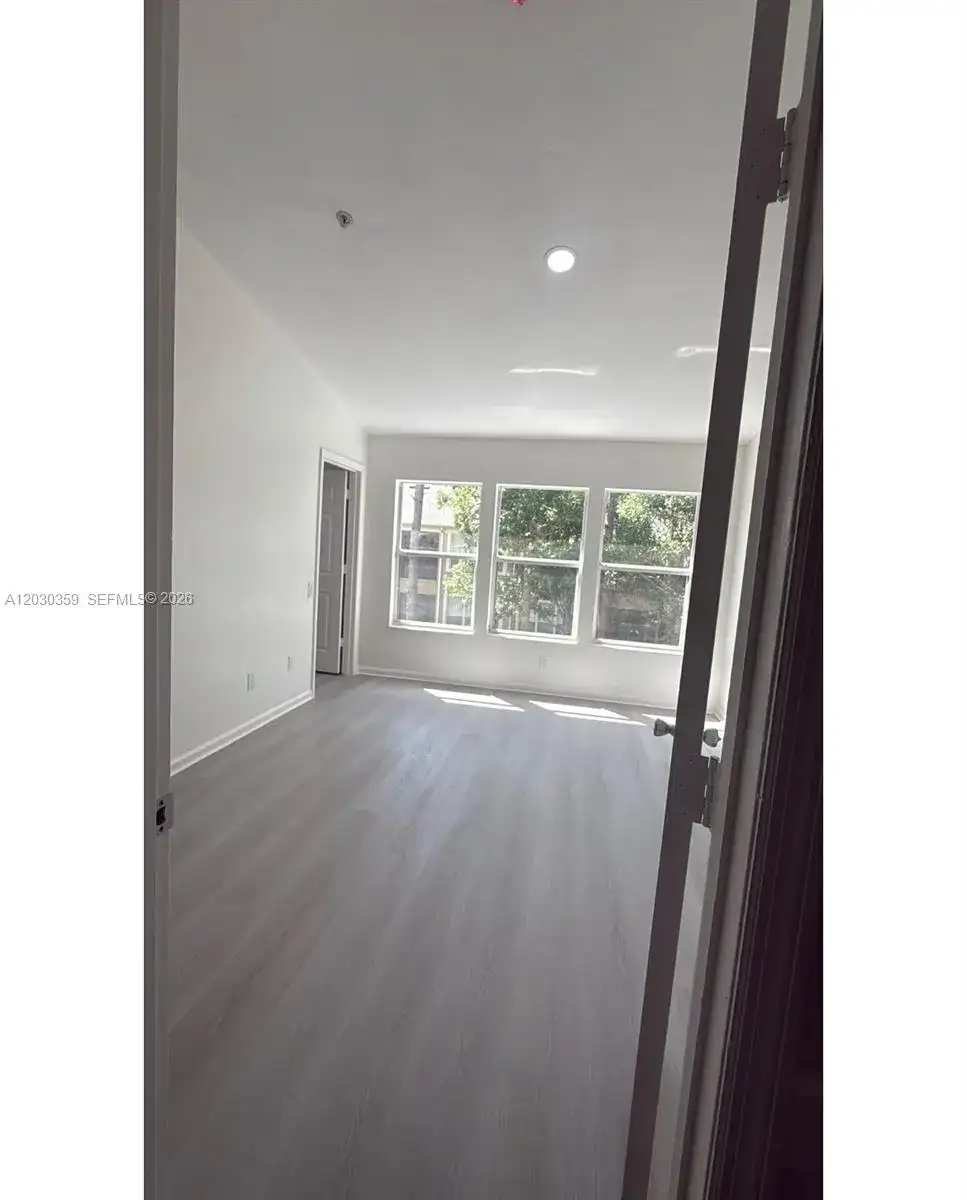 6388 Castelven # 104, Other City - In The State Of Florida FL 32835 photo 3
