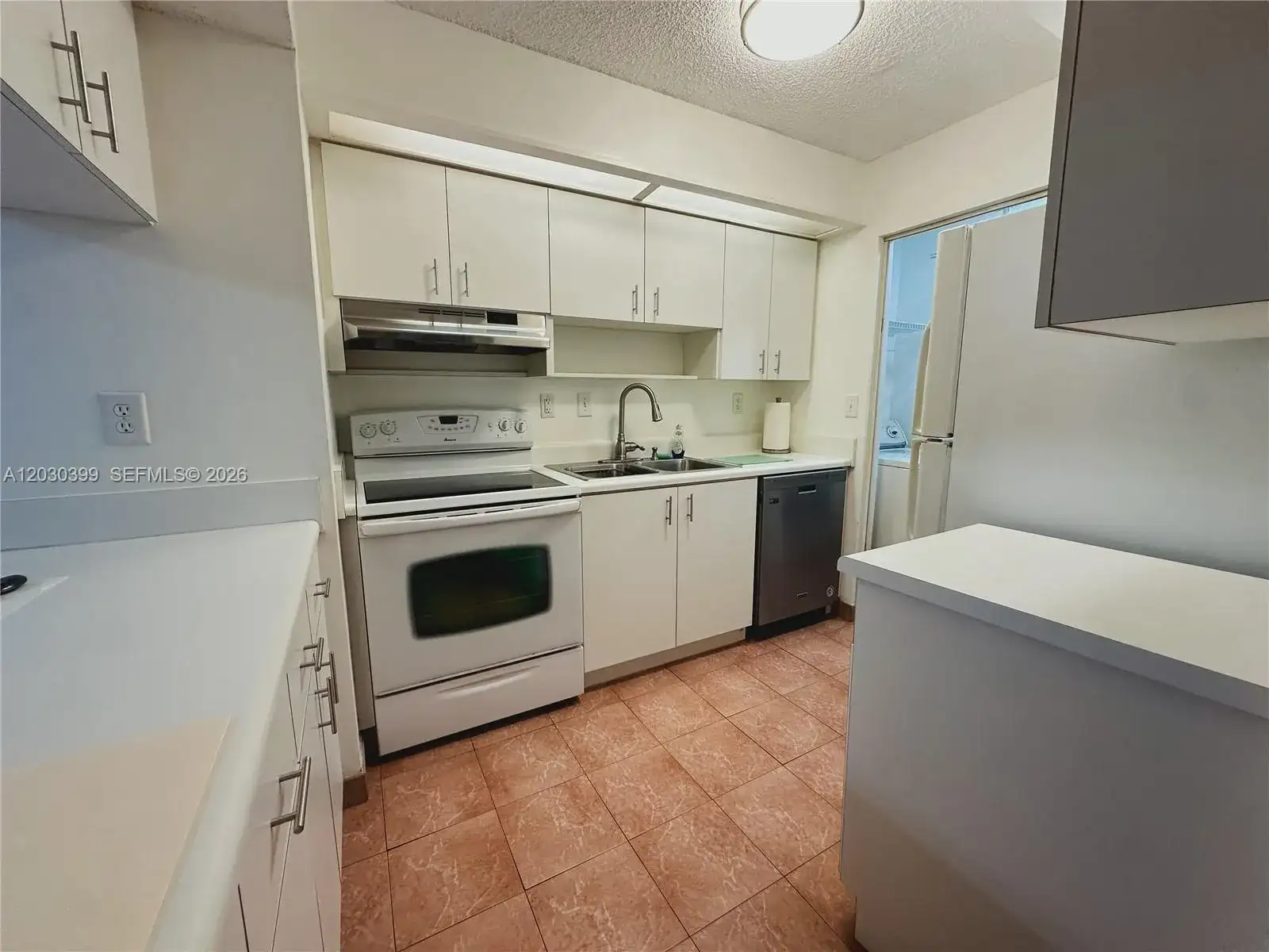 927 NE 199th St # 101, Miami FL 33179 photo 3