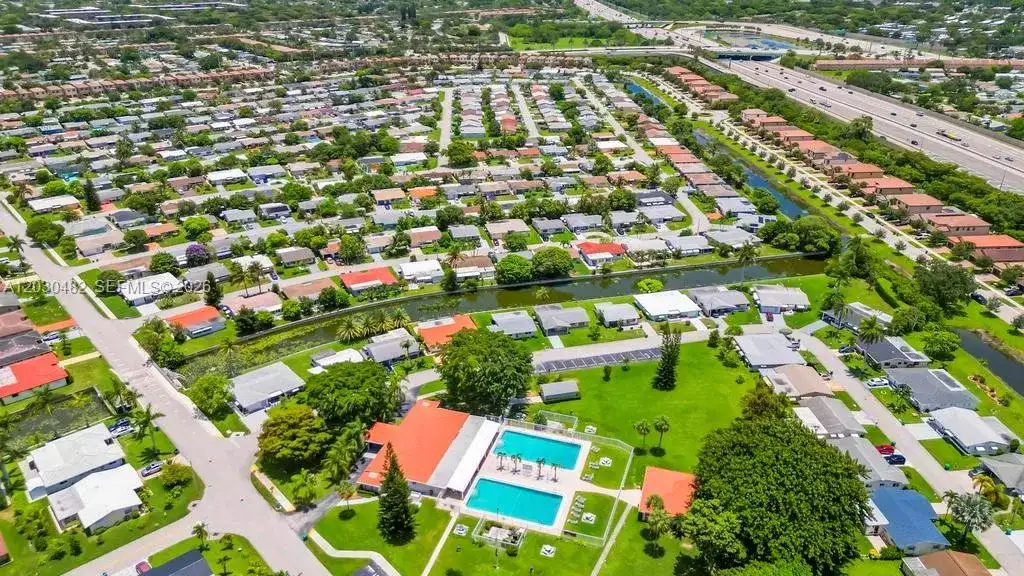 4923 NW 55th Ct, Tamarac FL 33319 photo 4