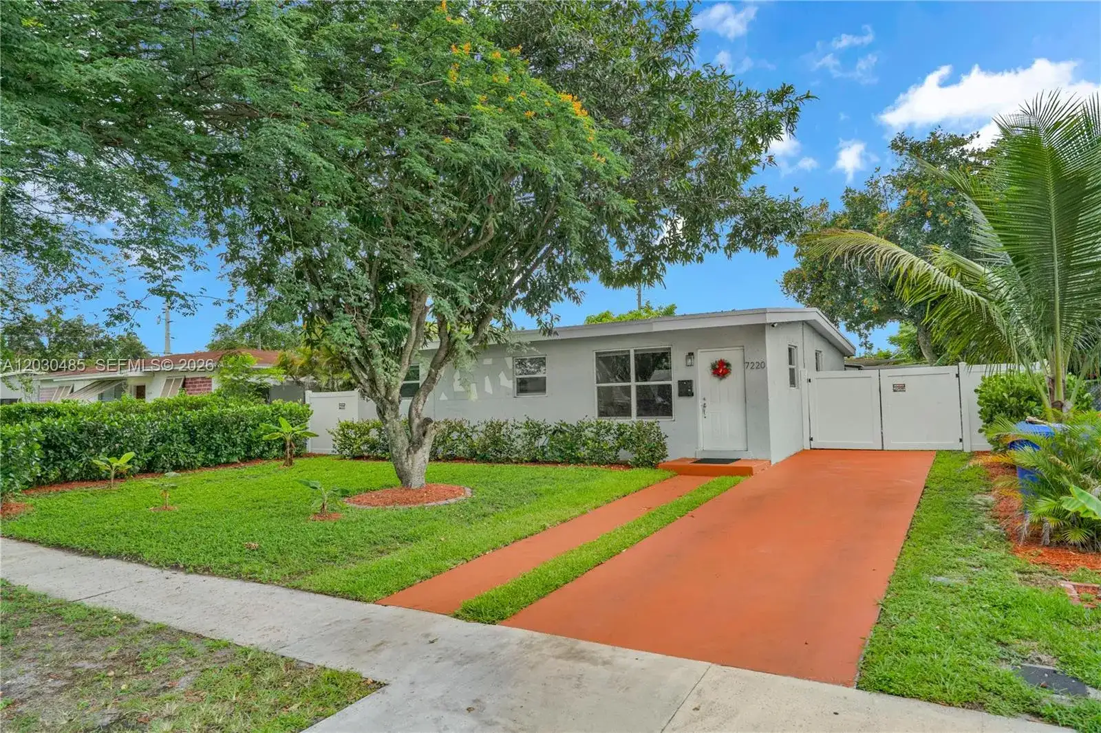 7220 Arthur St, Hollywood FL 33024 photo 2
