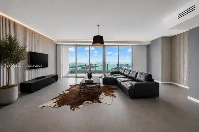 900 Biscayne Blvd, Miami FL 33132 photo 3