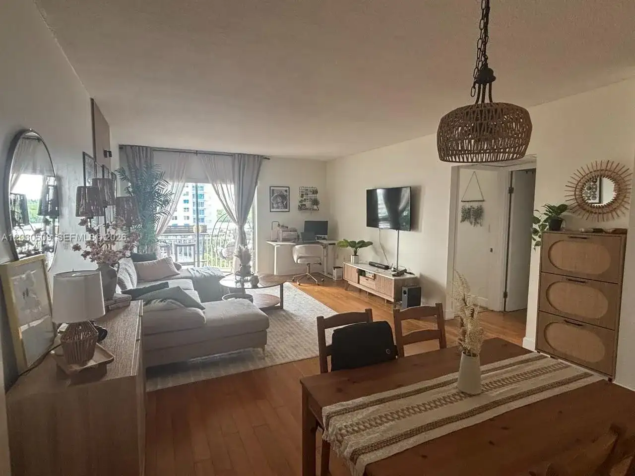 400 Kings Point Dr # 622, Sunny Isles Beach FL 33160 photo 2