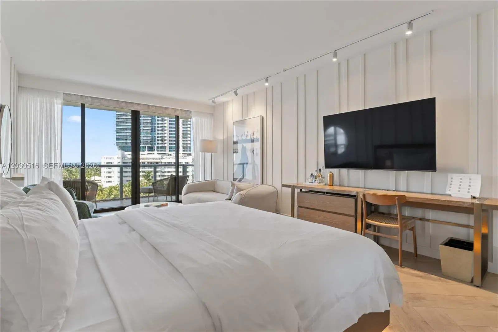 2201 Collins Ave # 707, Miami Beach FL 33139