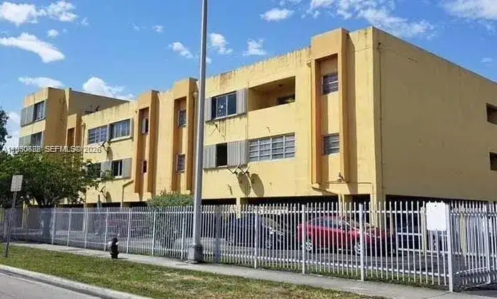 1555 W 44th Pl # 225D, Hialeah FL 33012 photo 2
