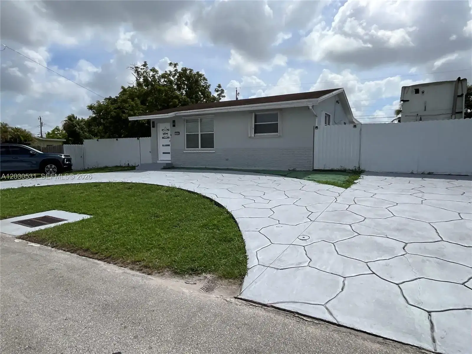 1905 SW 100th Ave, Miramar FL 33025 photo 2