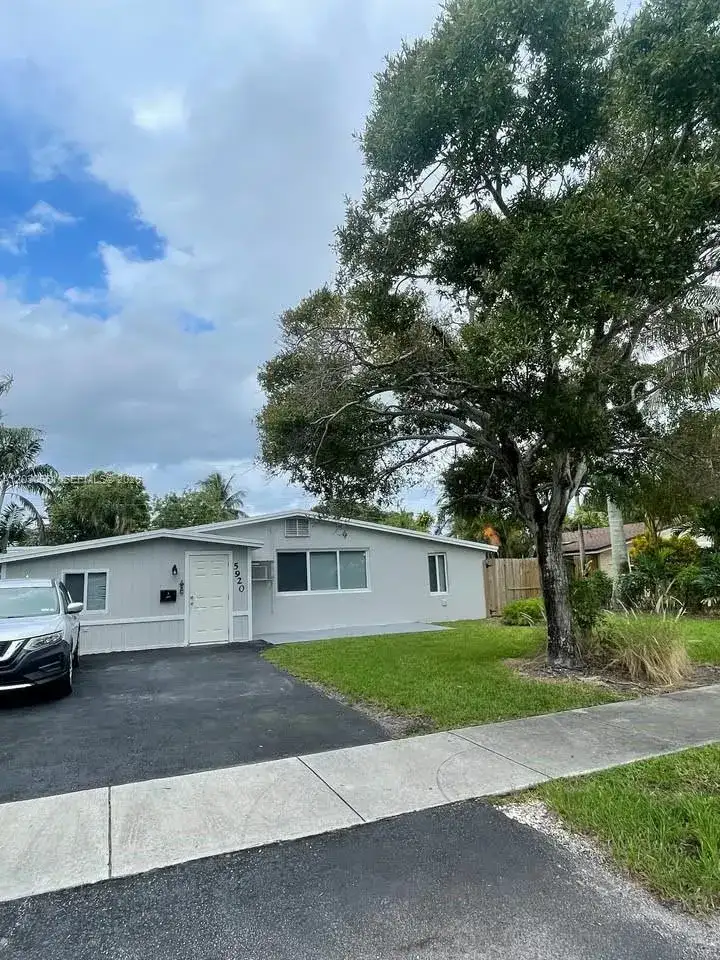 5920 NE 1st Ter, Oakland Park FL 33334 photo 2