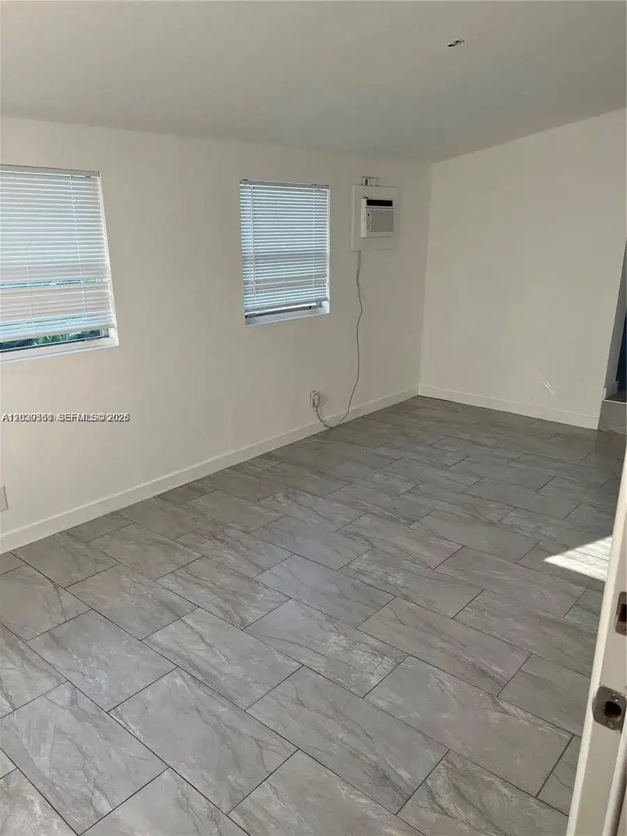 5920 NE 1st Ter, Oakland Park FL 33334 photo 5