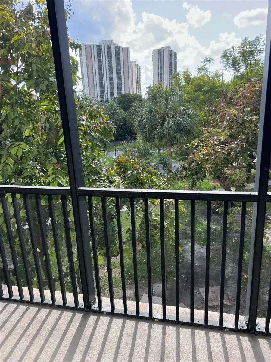 3301 N Country Club Dr # 407, Aventura FL 33180 photo 2
