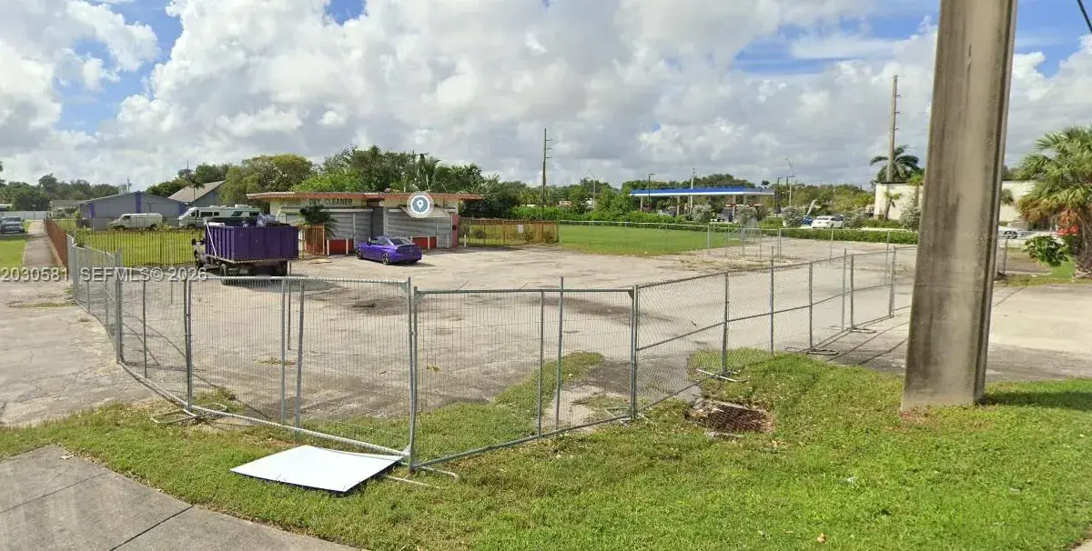 1550 NW 95th St, Miami FL 33147