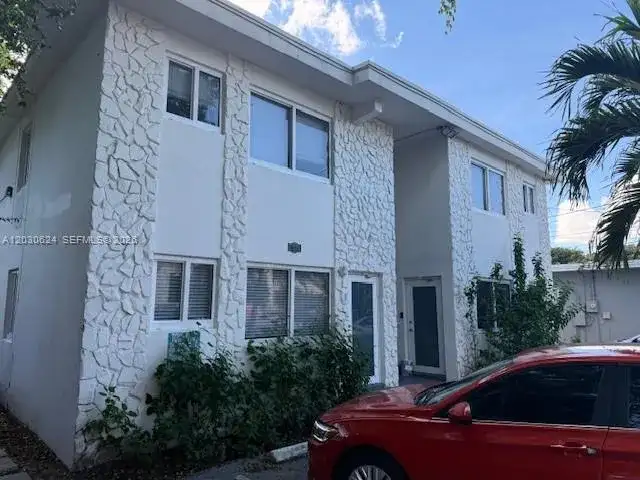 2006 Calais Dr # 1, Miami Beach FL 33141 photo 2