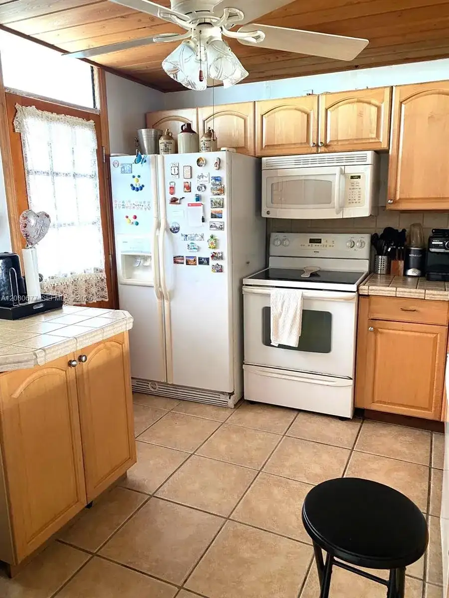 3545 NE 166th St # 908, North Miami Beach FL 33160 photo 5
