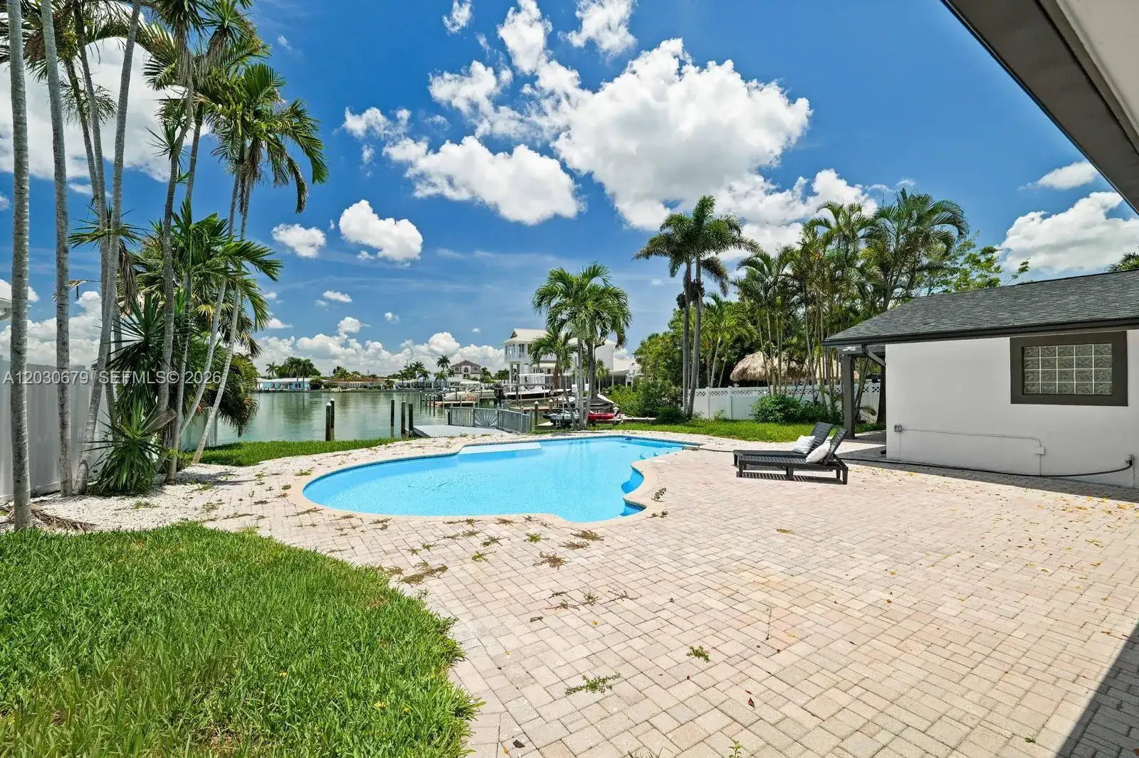 7905 9th AVE S, St Petersburg FL 33707 photo 4