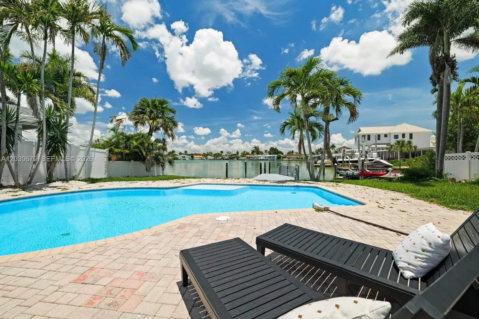 7905 9th AVE S, St Petersburg FL 33707 photo 5