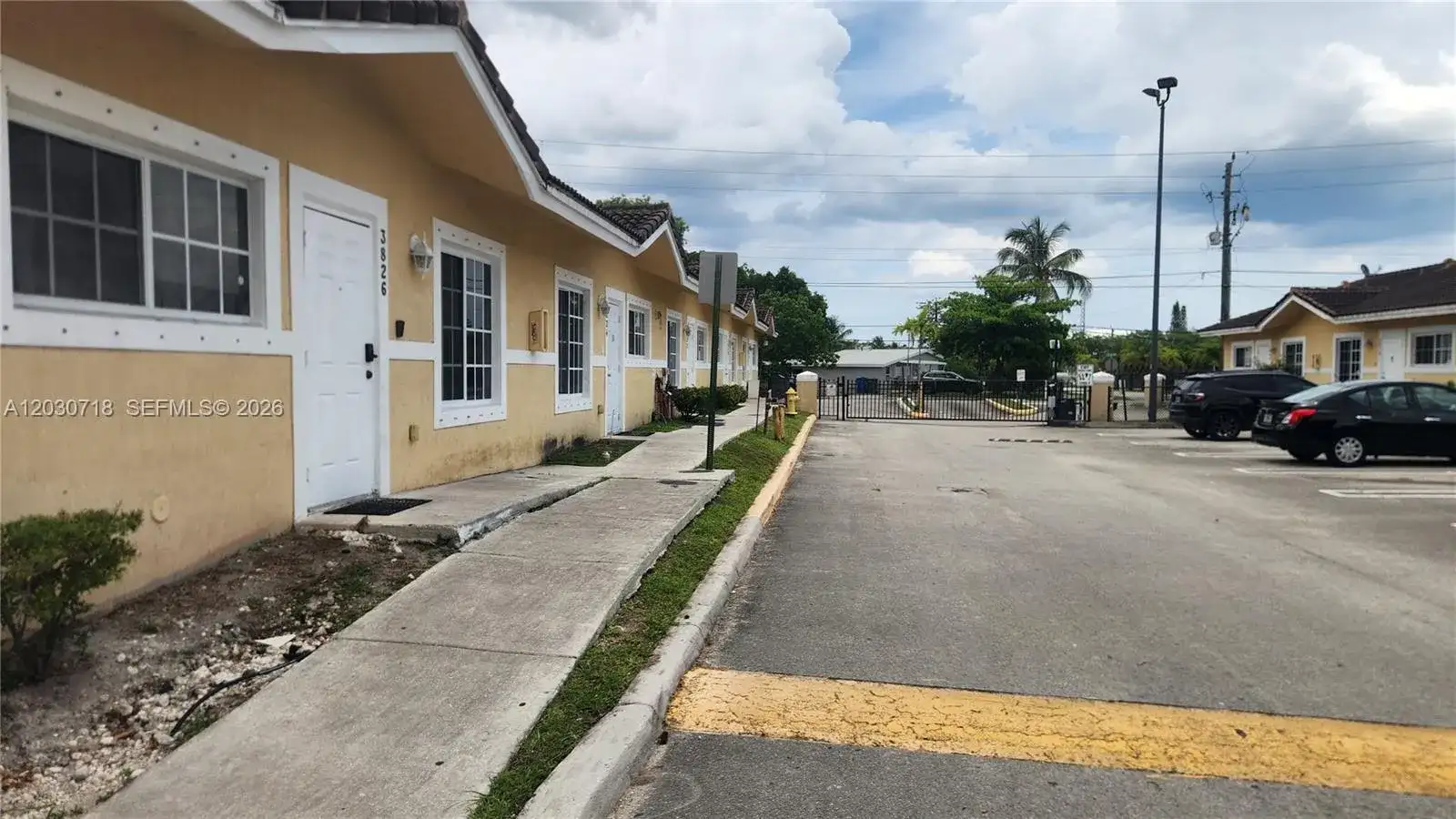 3826 SW 48th Ave # 3826, Hollywood FL 33023 photo 2