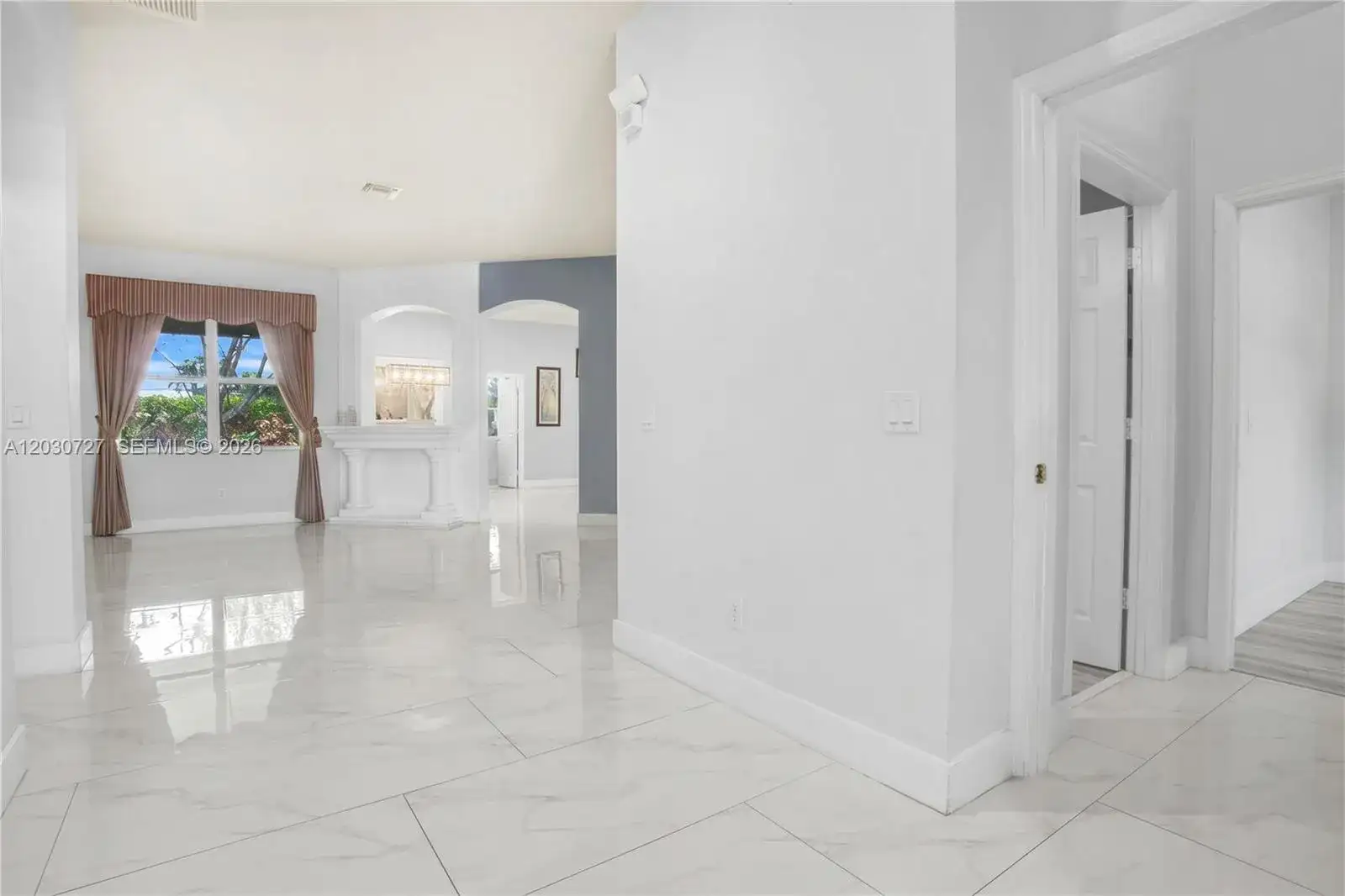 19548 S Whitewater Ave, Weston FL 33332 photo 5