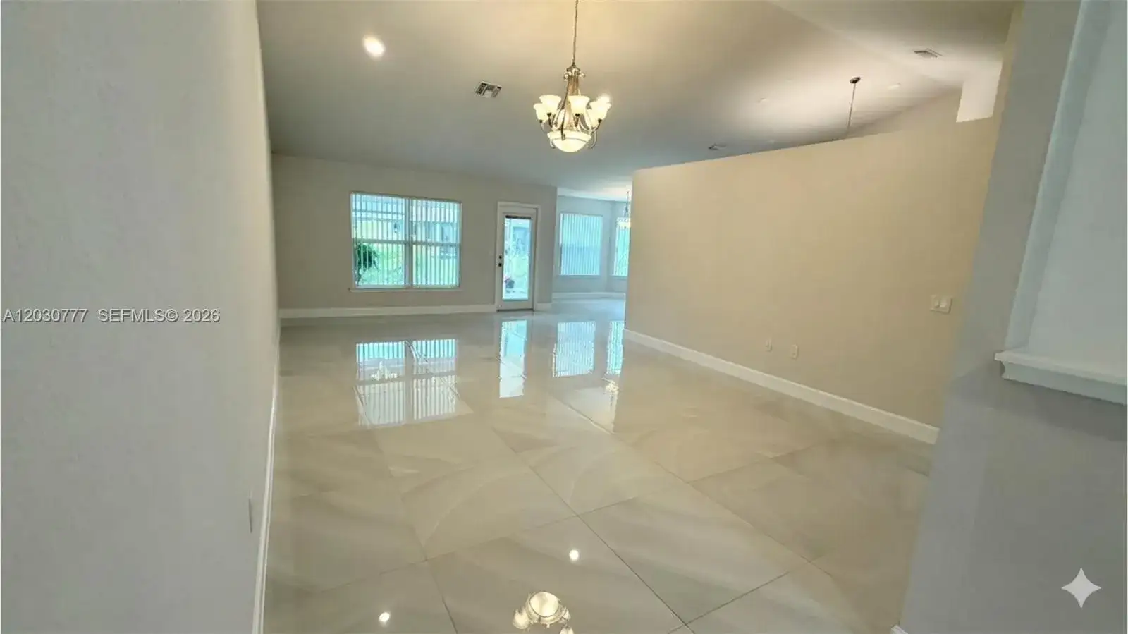 372 ROCKLAND ST, Lehigh Acres FL 33972 photo 2