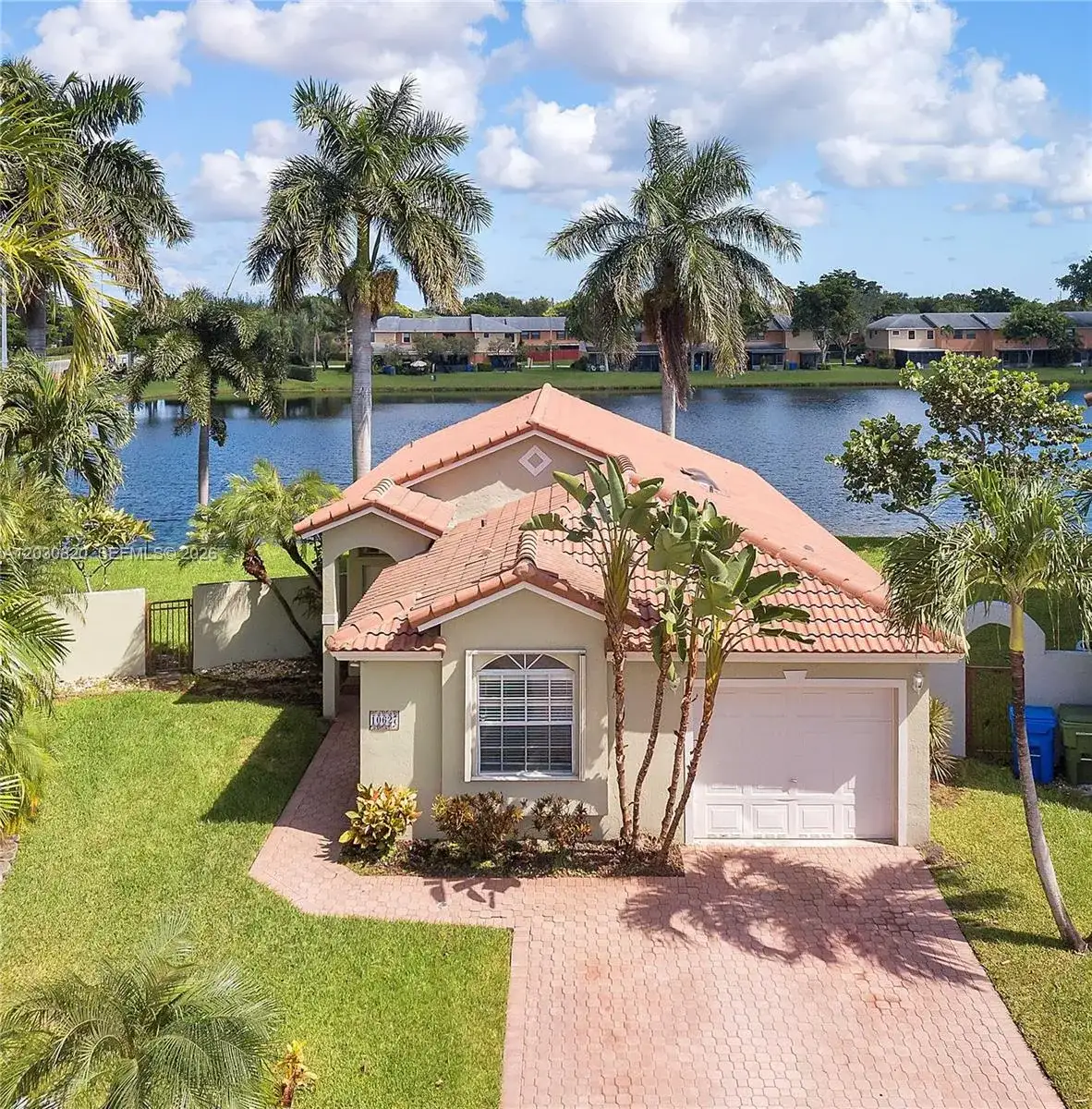 10627 NW 7th St, Pembroke Pines FL 33026 photo 2