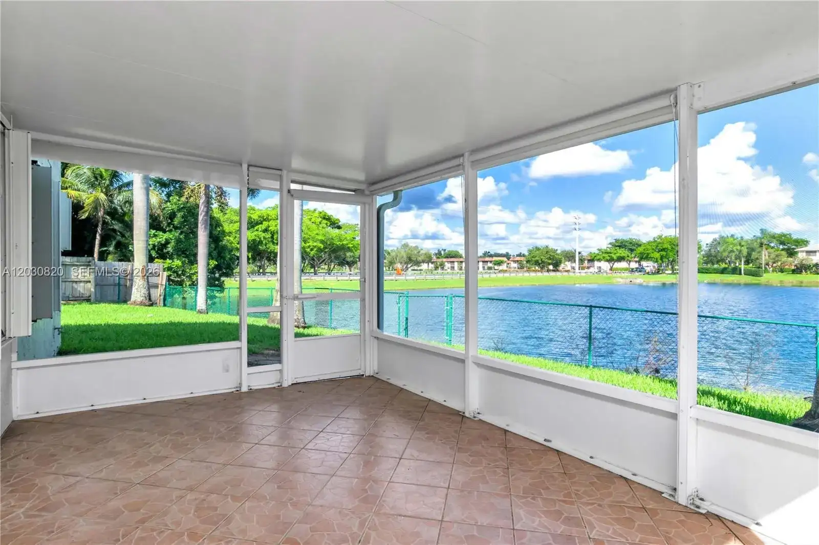 10627 NW 7th St, Pembroke Pines FL 33026 photo 3