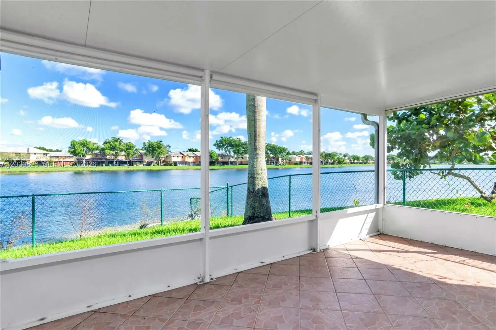 10627 NW 7th St, Pembroke Pines FL 33026 photo 4