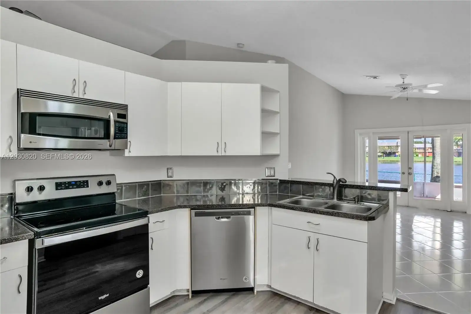 10627 NW 7th St, Pembroke Pines FL 33026 photo 5