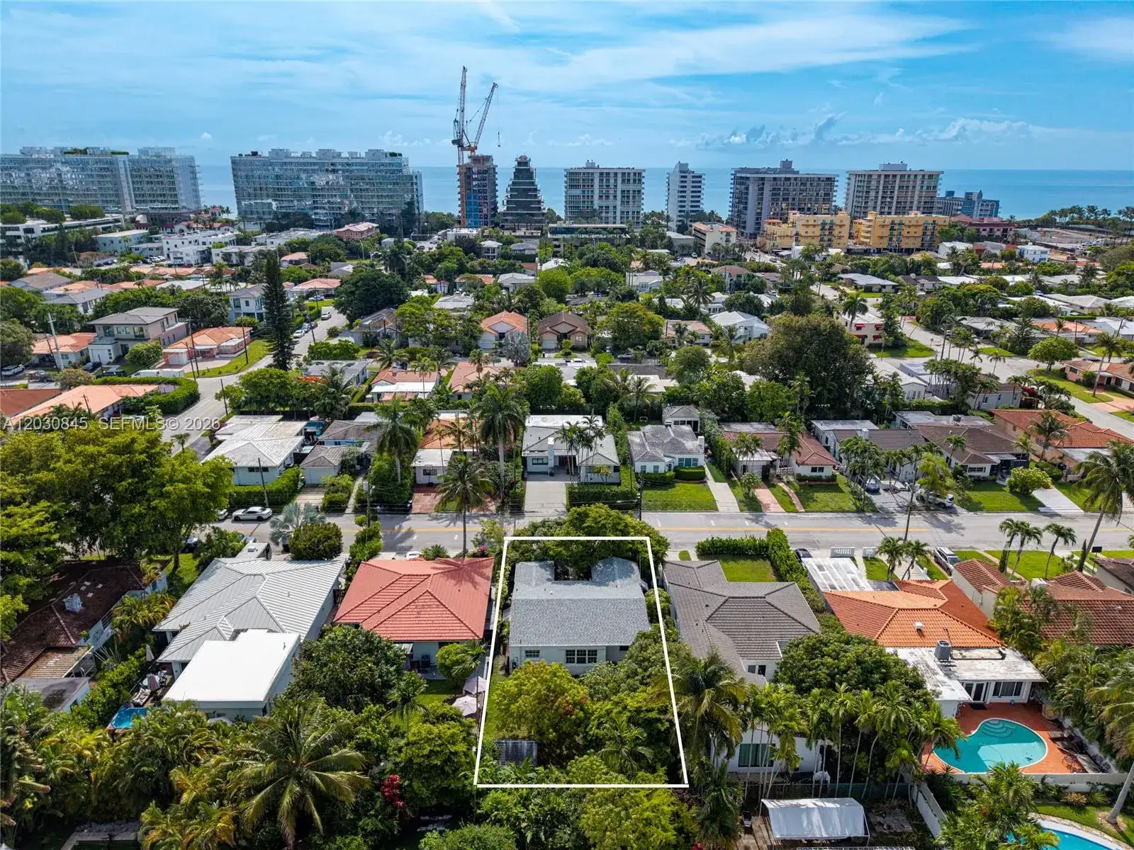 8942 Carlyle Ave, Surfside FL 33154 photo 4