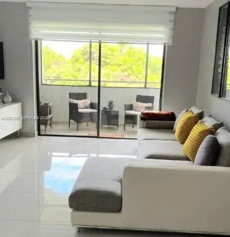 8215 SW 152nd Ave # 307, Miami FL 33193