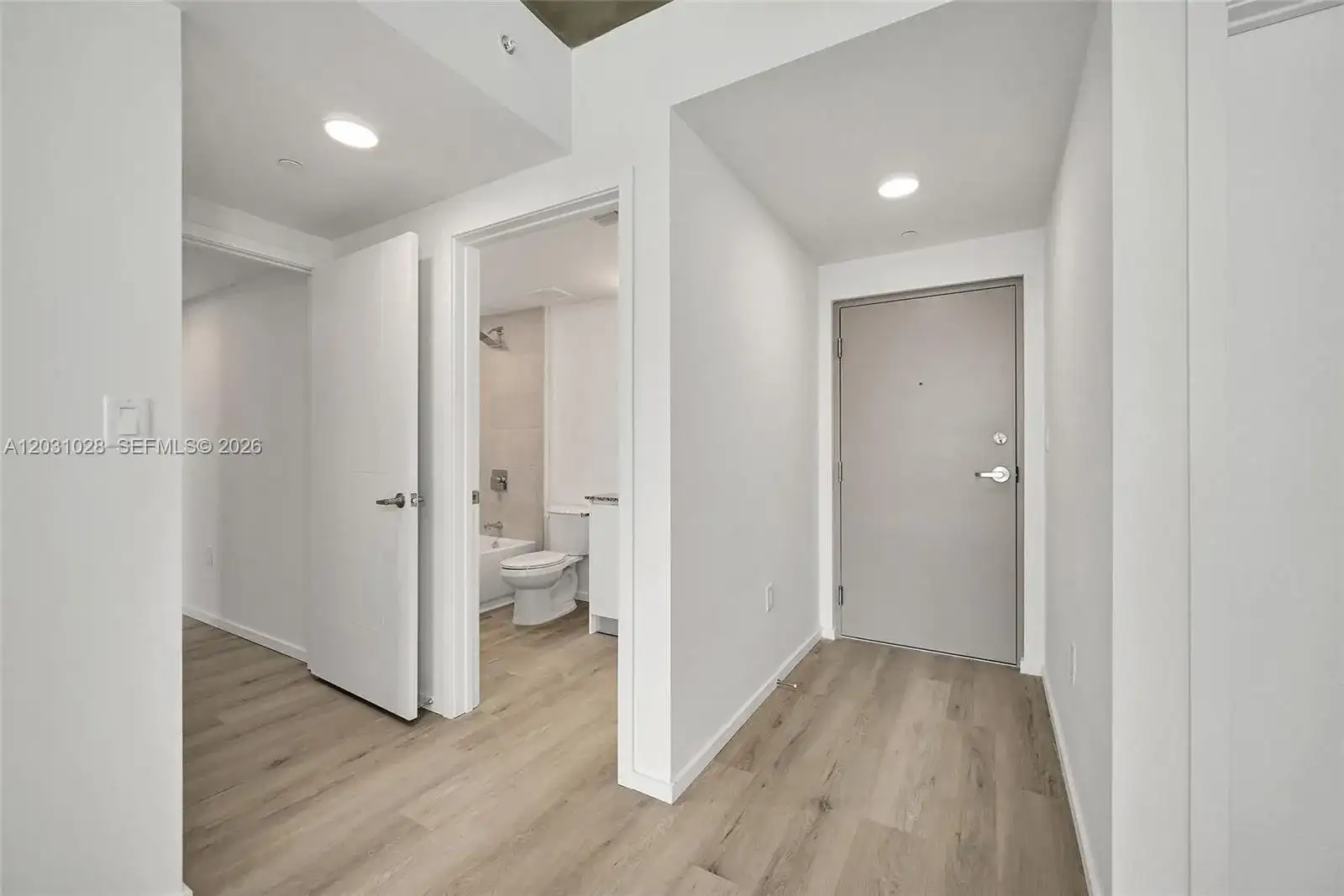 475 NE 125th # 504, North Miami FL 33161 photo 2