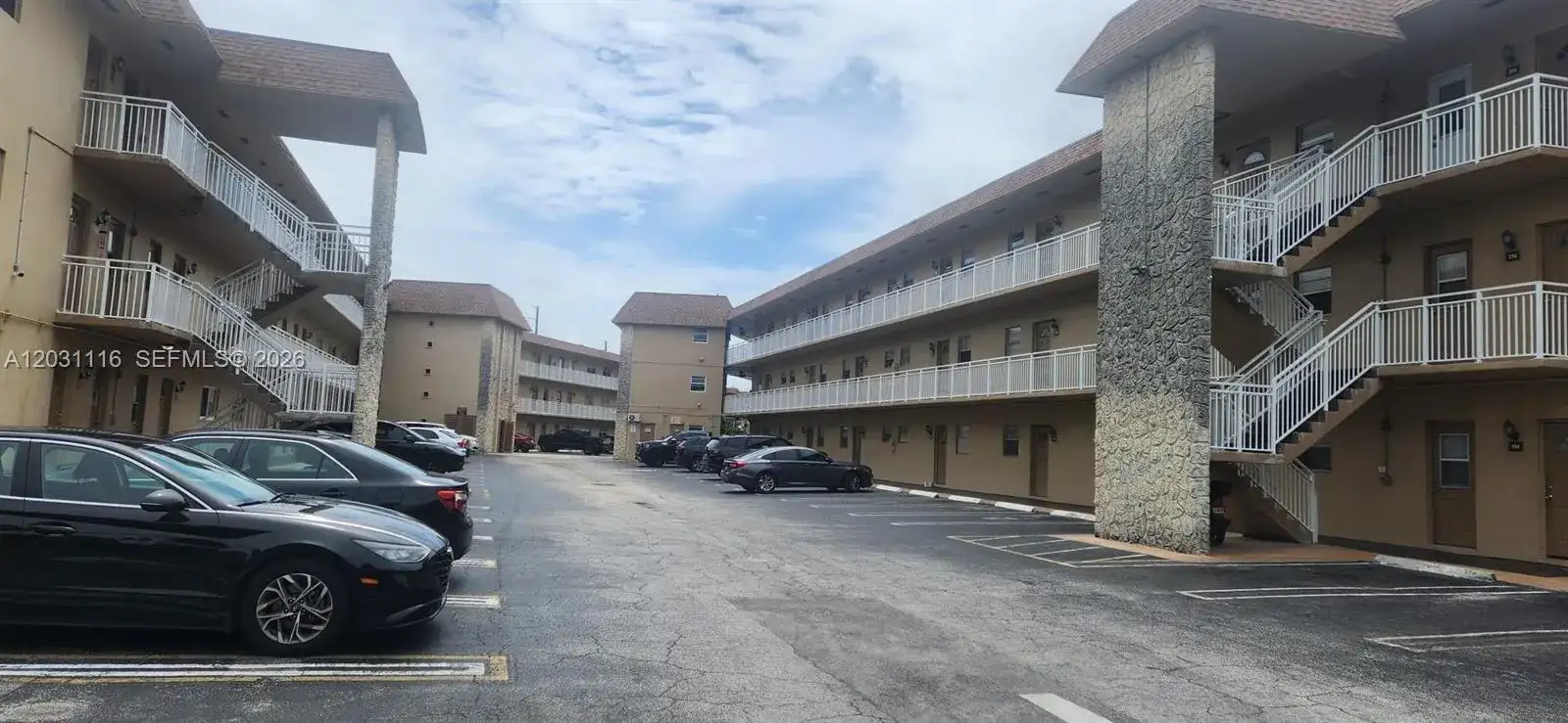 5021 W Oakland Park Blvd # 313, Lauderdale Lakes FL 33313 photo 3