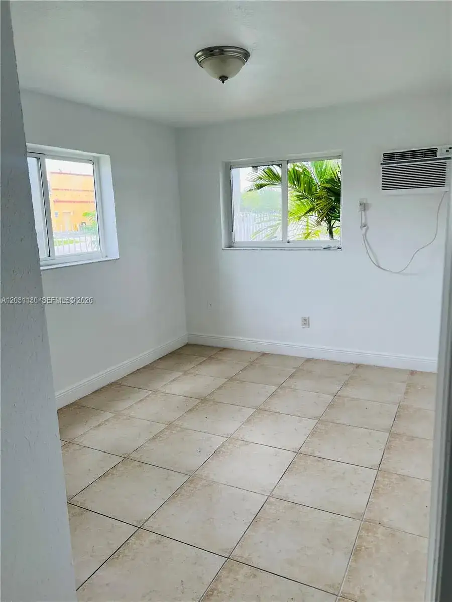 880 NE 18th Ave # 3, Homestead FL 33033 photo 4