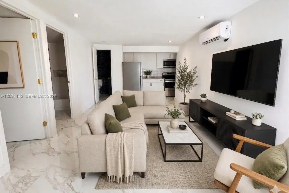 201 Calle Grande Dr # 1, Hollywood FL 33021