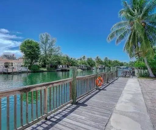 1 bedroom 1 bath Residential for sale at 4011 N Meridian Ave # 35, Miami Beach FL 33140