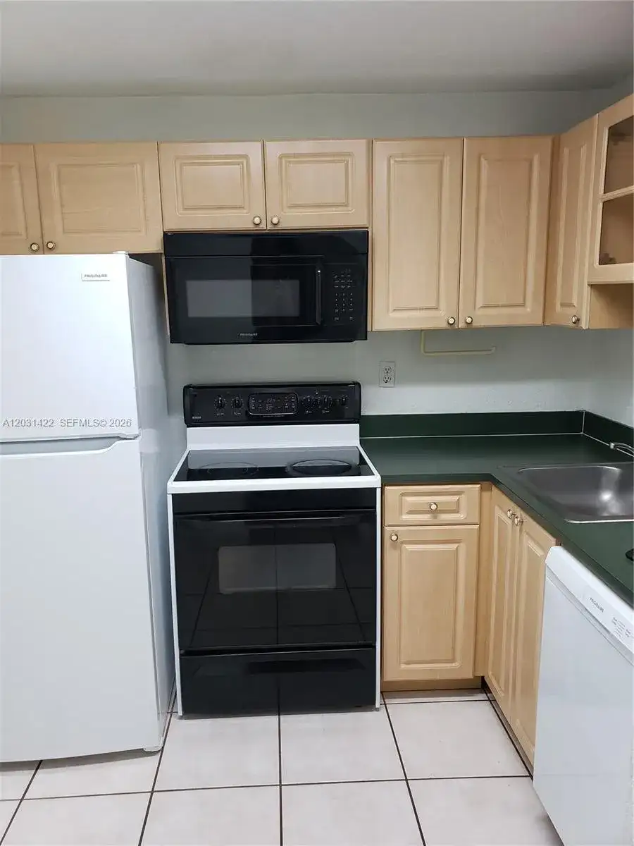 9310 Fontainebleau Blvd # 112, Miami FL 33172 photo 3