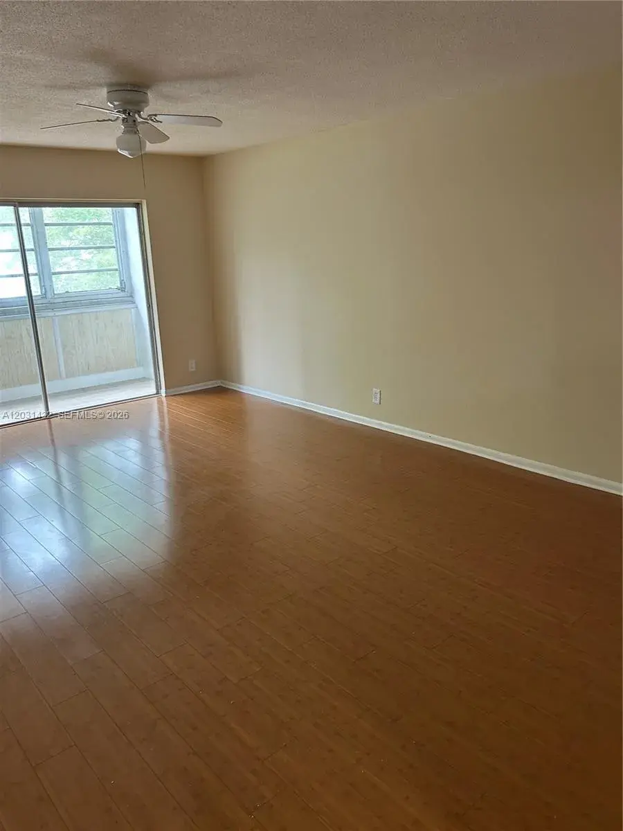218 NE 12th Ave # 203, Hallandale Beach FL 33009