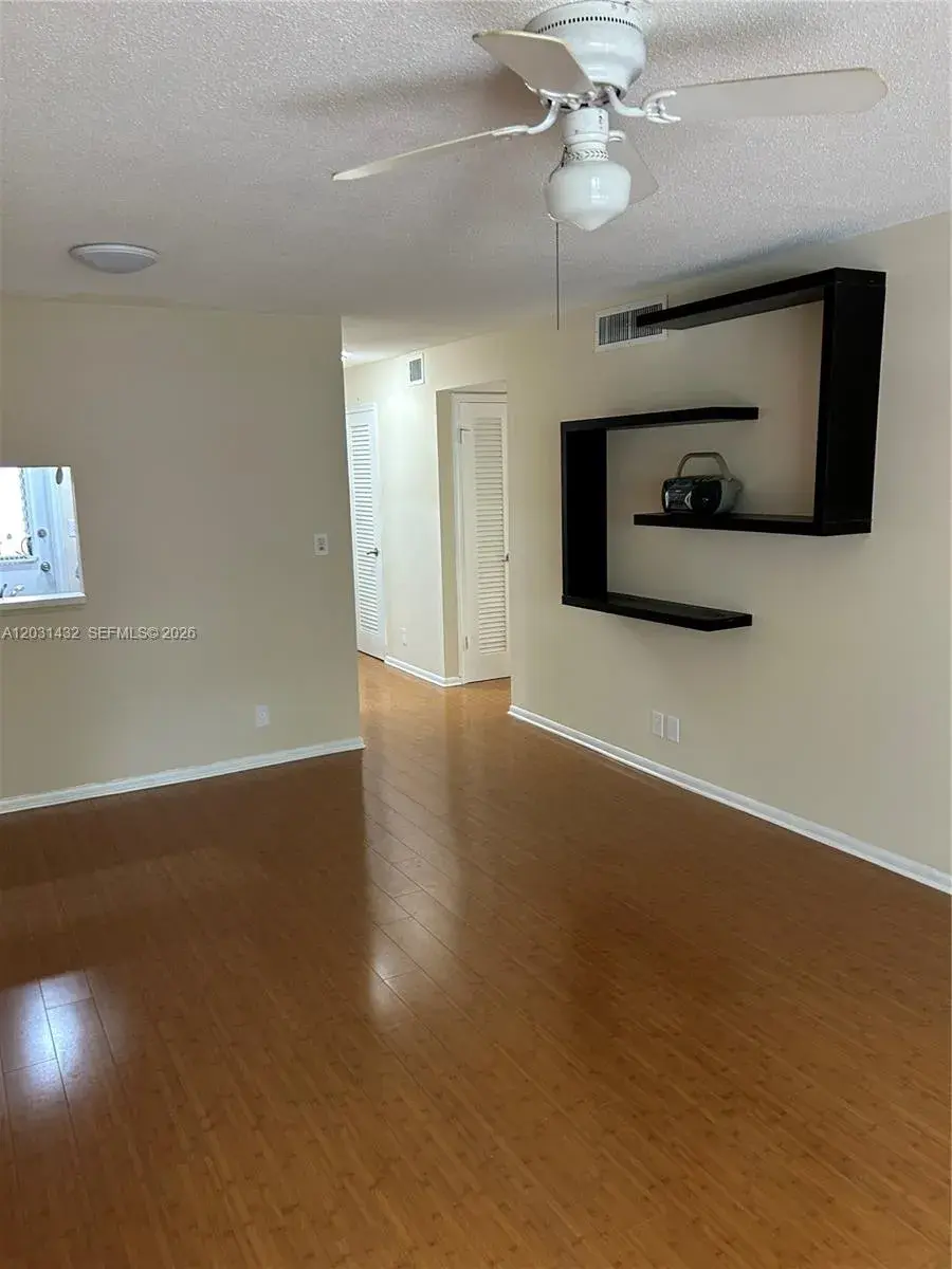 218 NE 12th Ave # 203, Hallandale Beach FL 33009