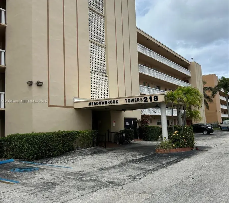 218 NE 12th Ave # 203, Hallandale Beach FL 33009