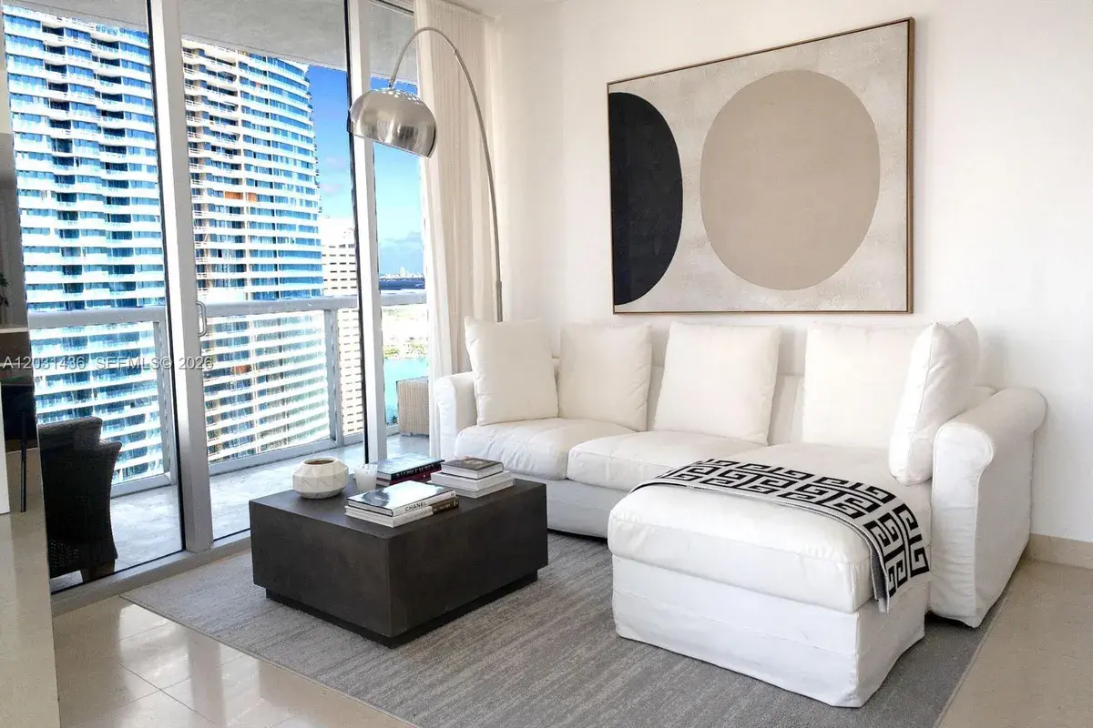 475 Brickell Ave # 3915, Miami FL 33131