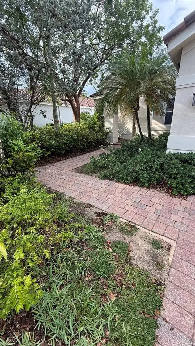 748 Tulip Cir, Weston FL 33327 photo 2