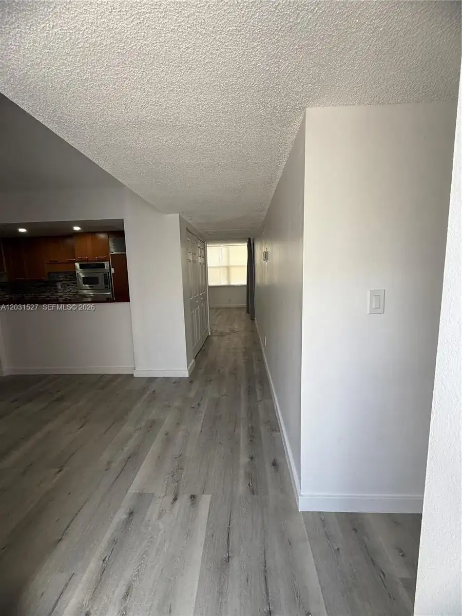 20200 W Country Club Dr, Aventura FL 33180 photo 4