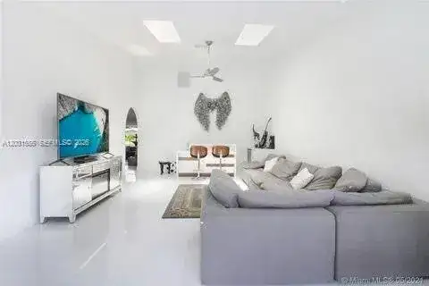 270 SE 7th St, Dania Beach FL 33004 photo 5