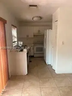 9136 NW 192nd Ter, Hialeah FL 33018 photo 2