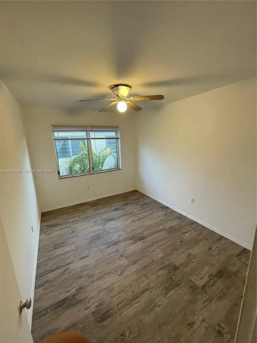 4740 Pine Tree Dr # 25, Miami Beach FL 33140 photo 4