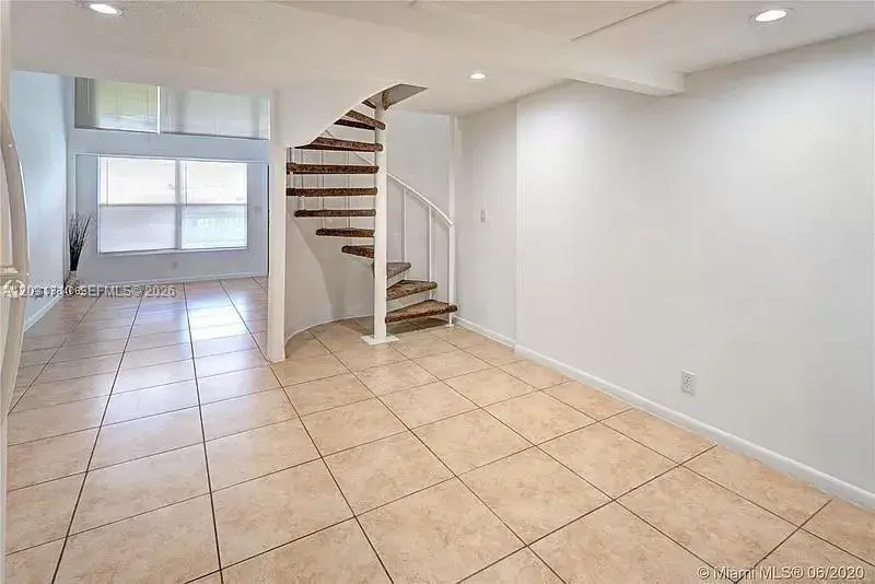 4121 NW 26th St # T14, Lauderhill FL 33313
