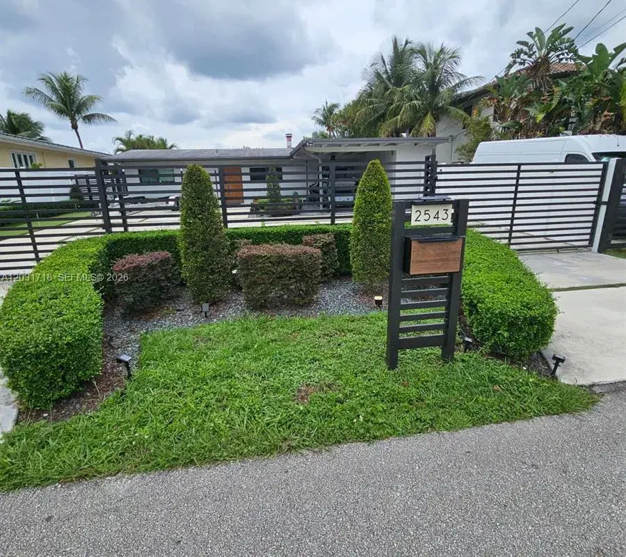 2543 Gulfstream Ln, Fort Lauderdale FL 33312