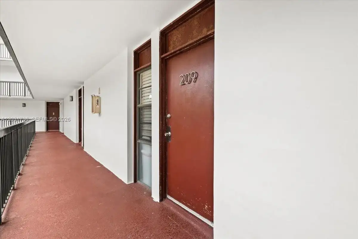 3101 N Country Club Dr # 209, Aventura FL 33180 photo 4