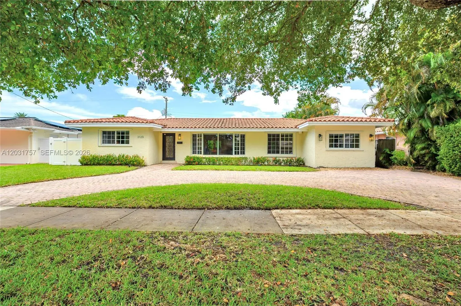 2120 NE 207th St, Miami FL 33179