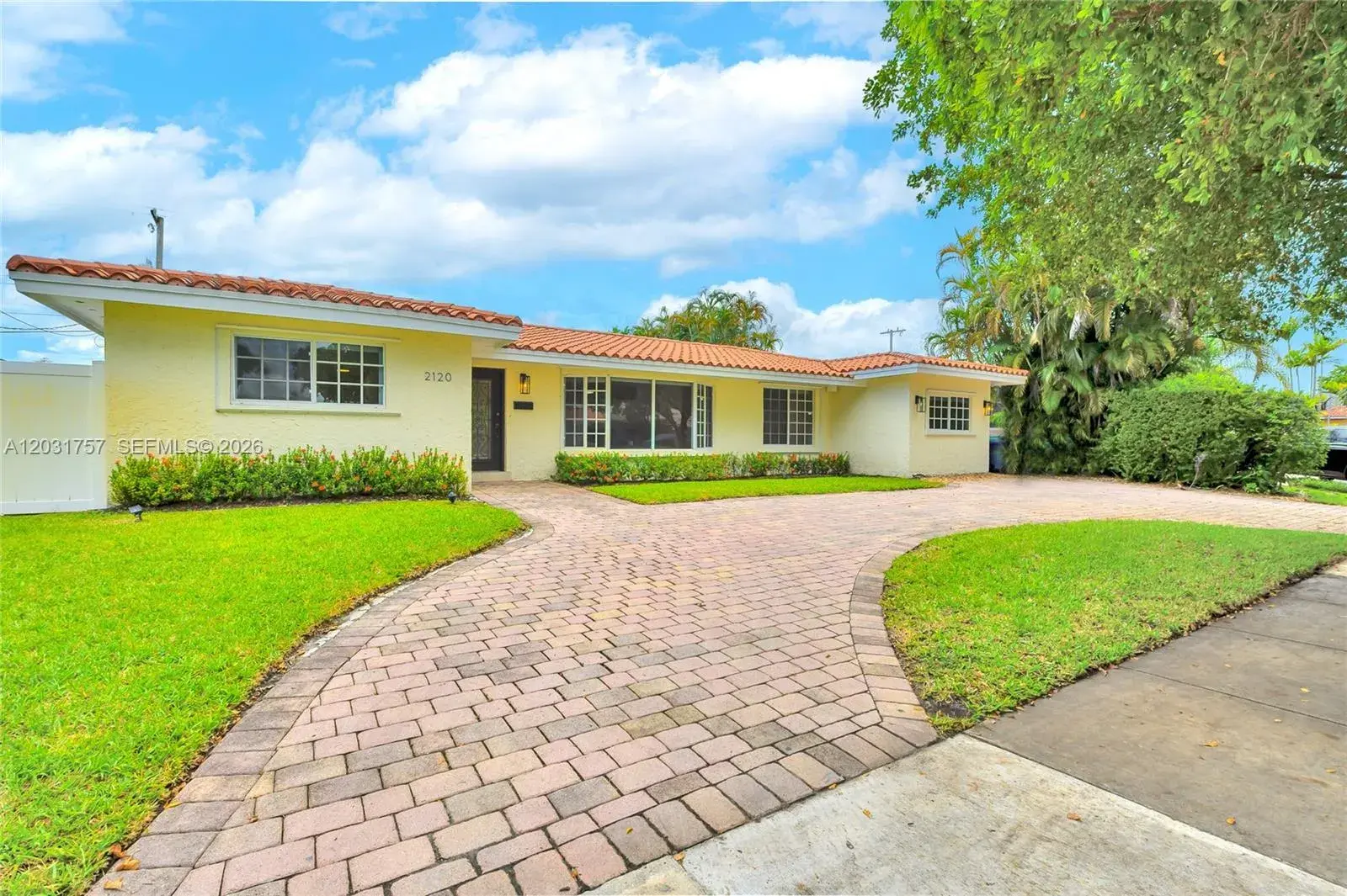 2120 NE 207th St, Miami FL 33179