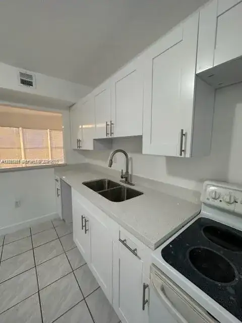 3904 SW 58th Ave, West Park FL 33023 photo 4