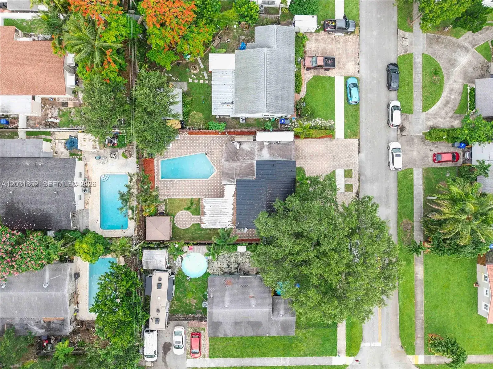 6810 Douglas St, Hollywood FL 33024 photo 2