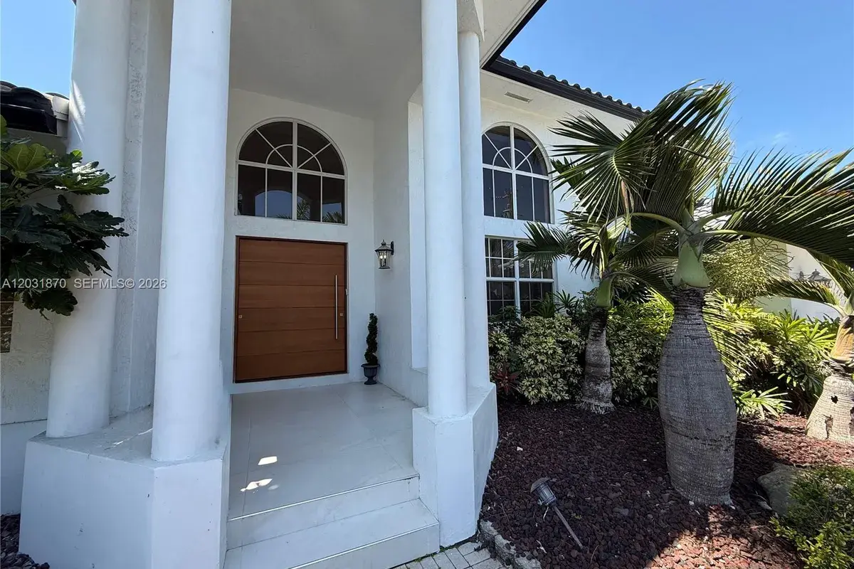 2940 NE 164th St, North Miami Beach FL 33160